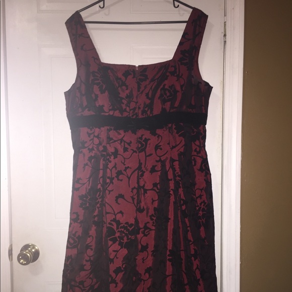Formal Women’s Dress Velvety Black and wine red - Picture 1 of 4